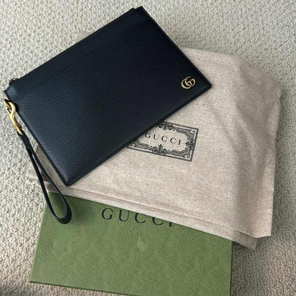 New in box! GG marmont pouch. Black leather.